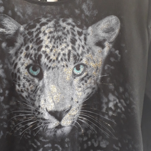 Appropriate Behavior Snow Leopard Top - Picture 2 of 6